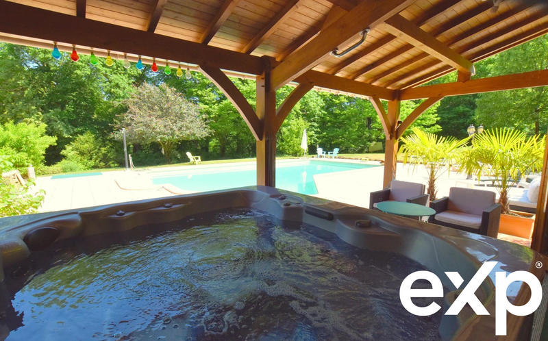 Maison - 340 m² - 10 pièces