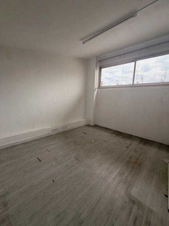 Bureau - 326 m² - 20 pièces