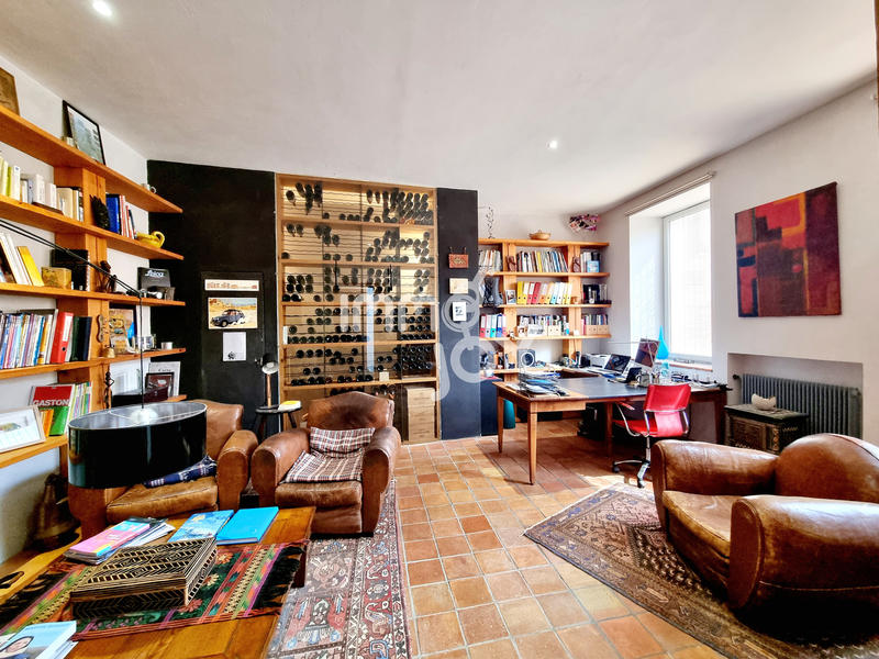 Maison - 305 m² - 11 pièces