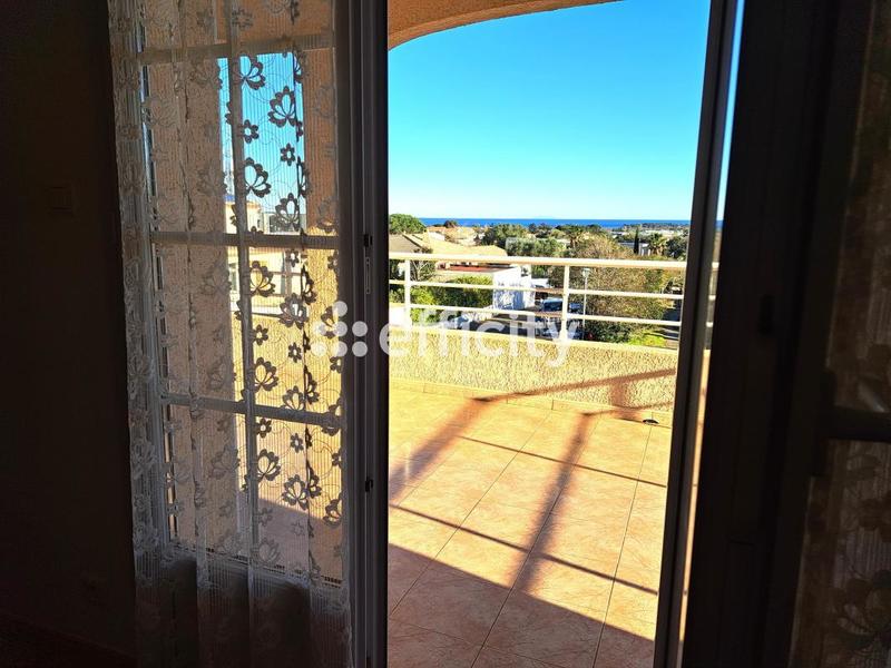 Maison - 180 m² - 7 pièces