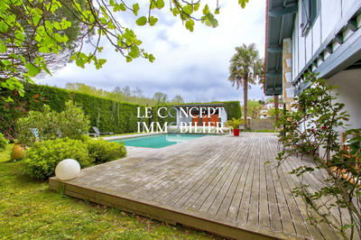 Maison - 205 m² - 6 pièces