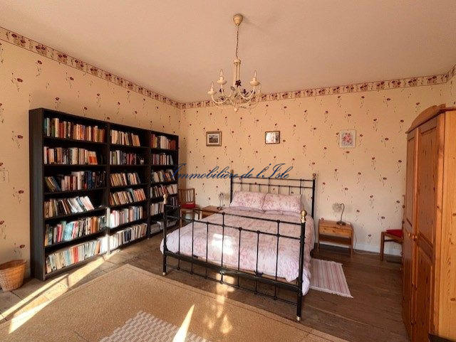 Maison - 239 m² - 7 pièces