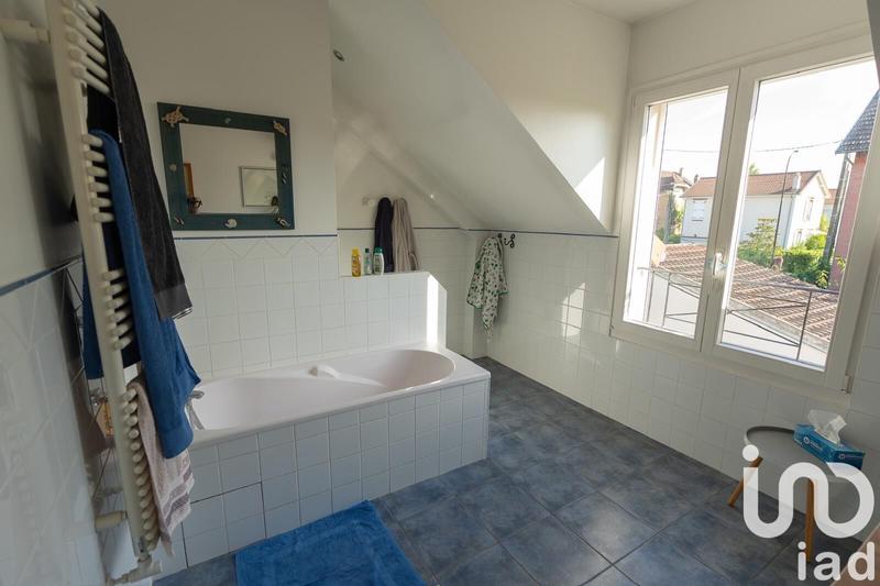 Maison - 180 m² - 7 pièces