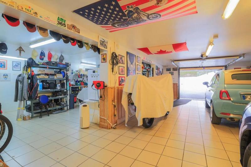 Maison - 238 m² - 7 pièces