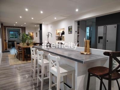 Maison - 210 m² - 8 pièces