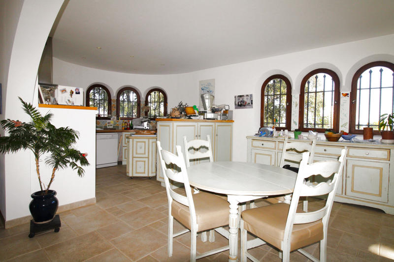 Villa - 220 m² - 5 pièces