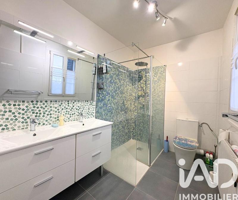 Maison - 305 m² - 8 pièces