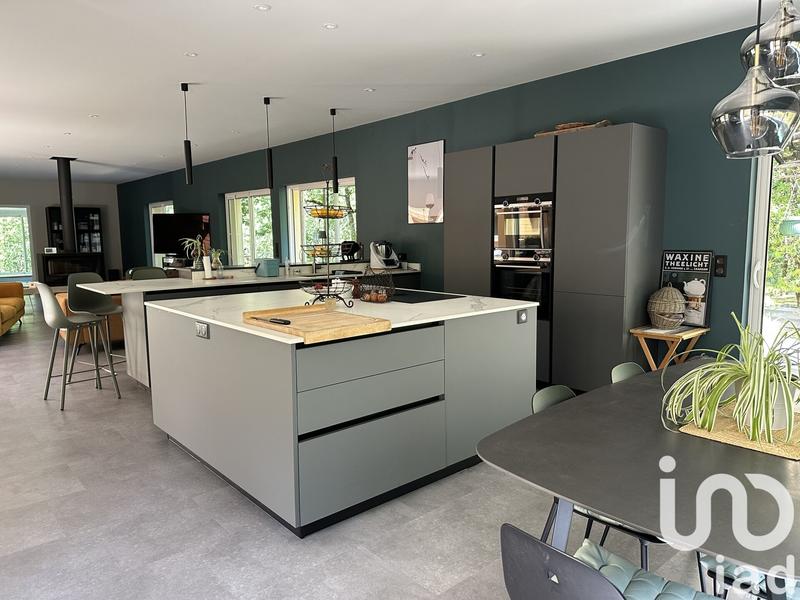 Maison - 320 m² - 8 pièces