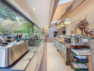 Maison - 254 m² - 8 pièces