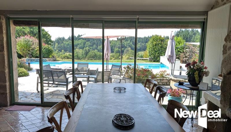 Propriété - 230 m² - 10 pièces