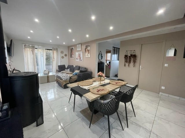 Maison - 80 m² - 5 pièces