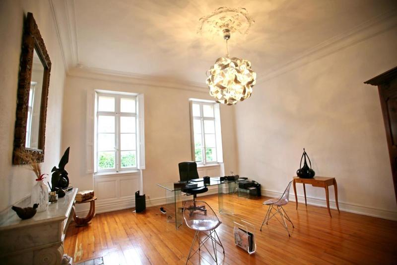 Maison de maîtres - 331 m² - 9 pièces