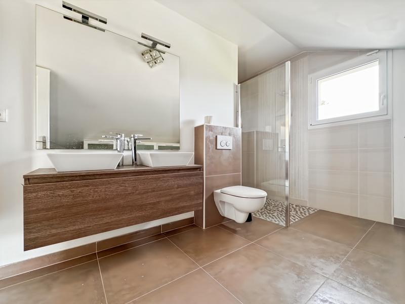 Maison - 234 m² - 7 pièces