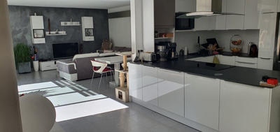 Appartement - 95 m² - 5 pièces