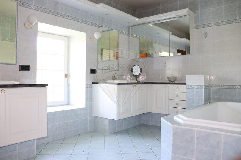 Maison - 237 m² - 8 pièces