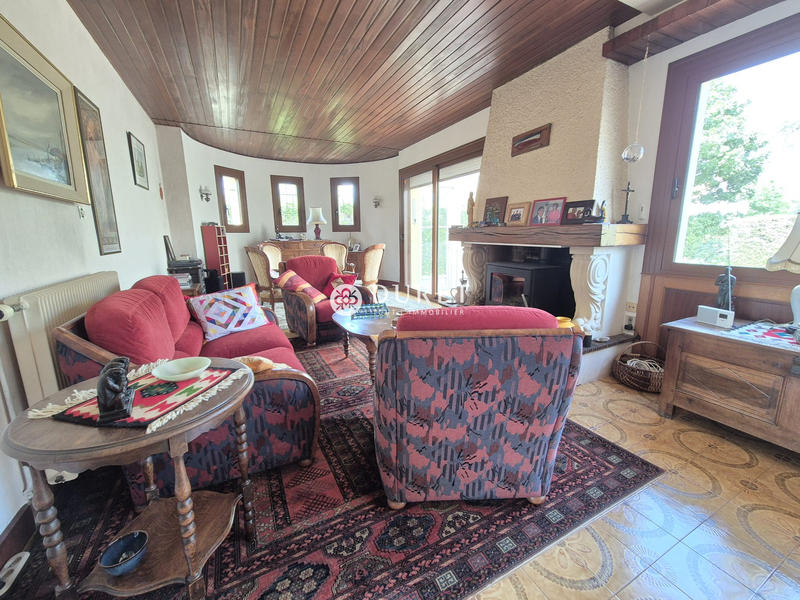 Maison - 202 m² - 8 pièces