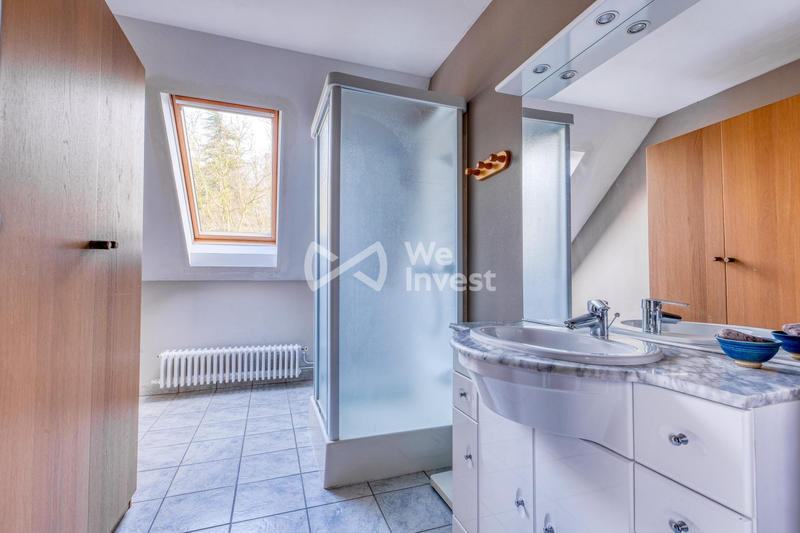 Maison traditionnelle - 270 m² - 10 pièces