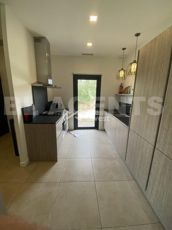 Maison - 1 000 m² - 4 pièces