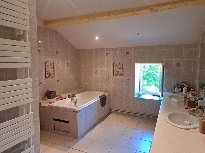 Corps de ferme - 233 m² - 5 pièces