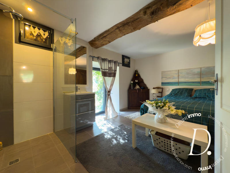 Maison - 260 m² - 7 pièces