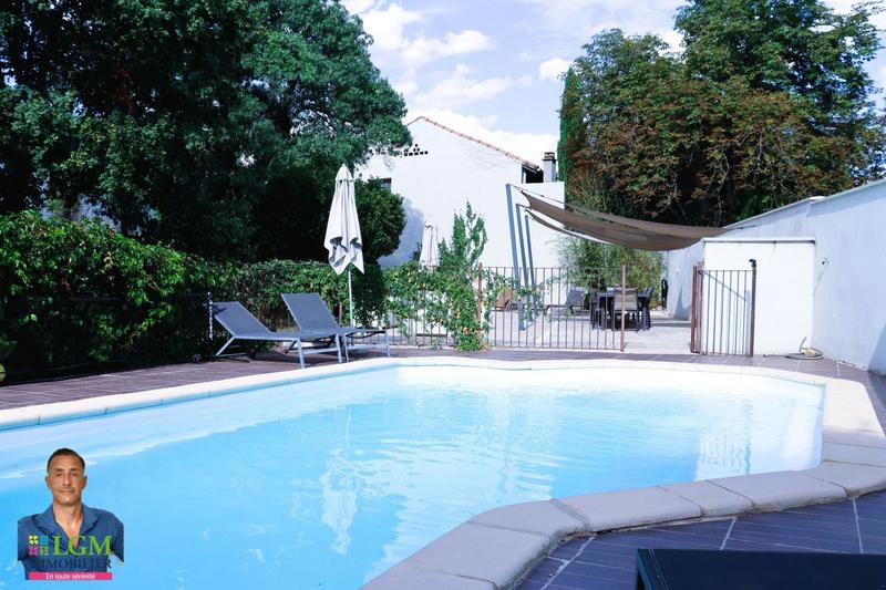 Mas - 397 m² - 14 pièces