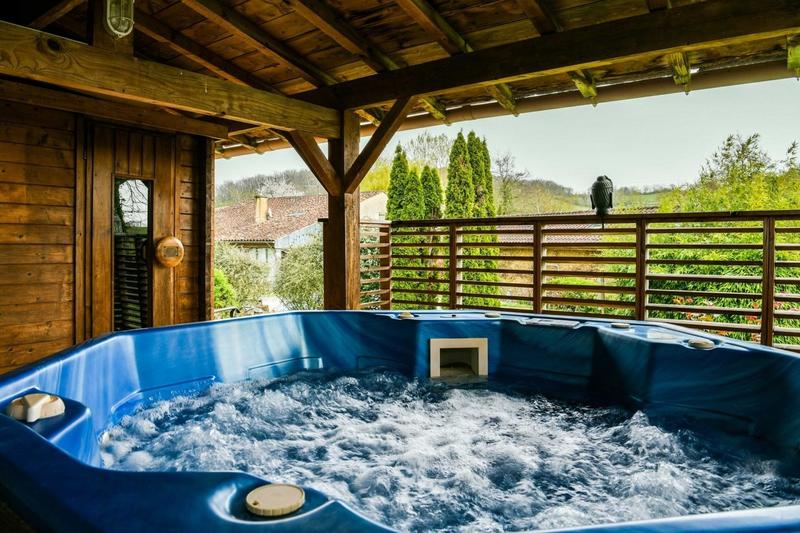 Maison - 565 m² - 15 pièces