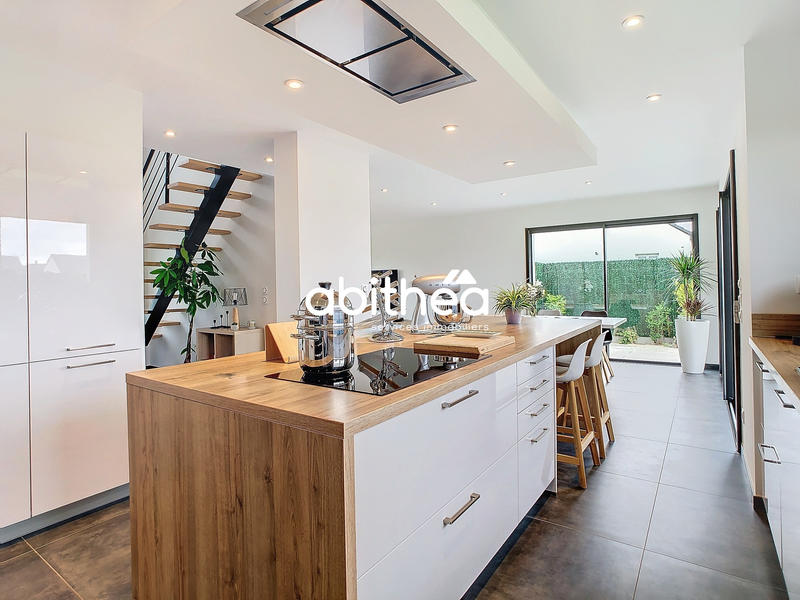 Maison - 137 m² - 6 pièces