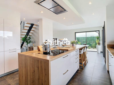 Maison - 137 m² - 6 pièces