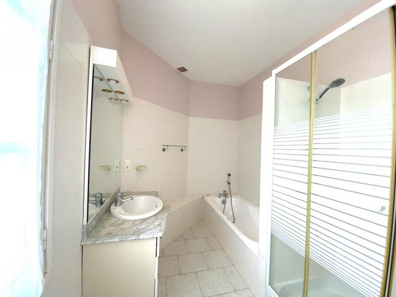 Maison - 725 m² - 24 pièces