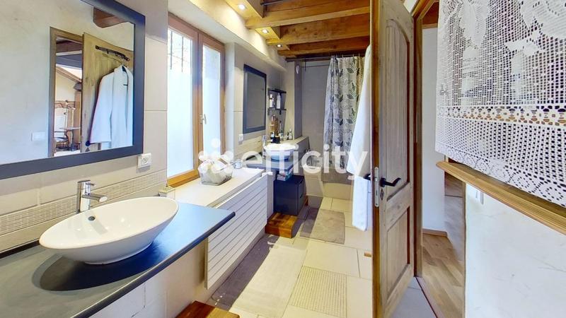 Maison - 220 m² - 7 pièces