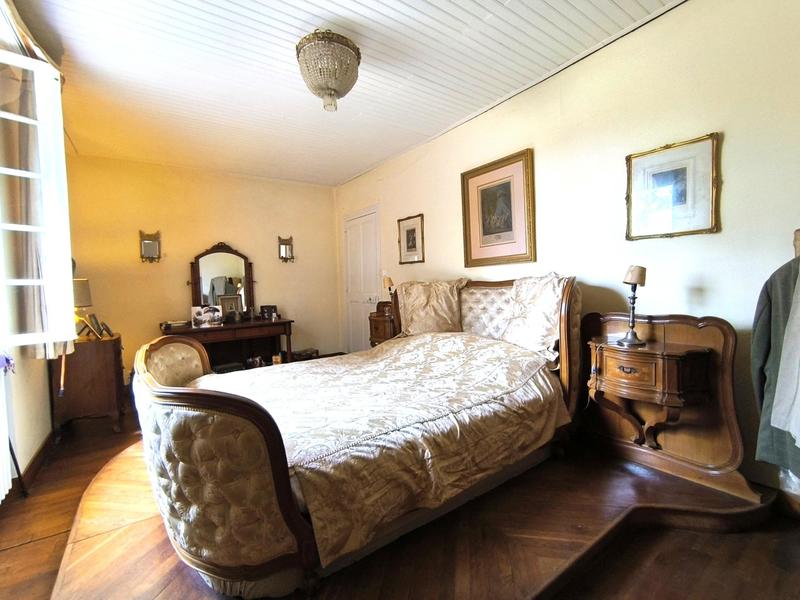 Maison - 196 m² - 9 pièces