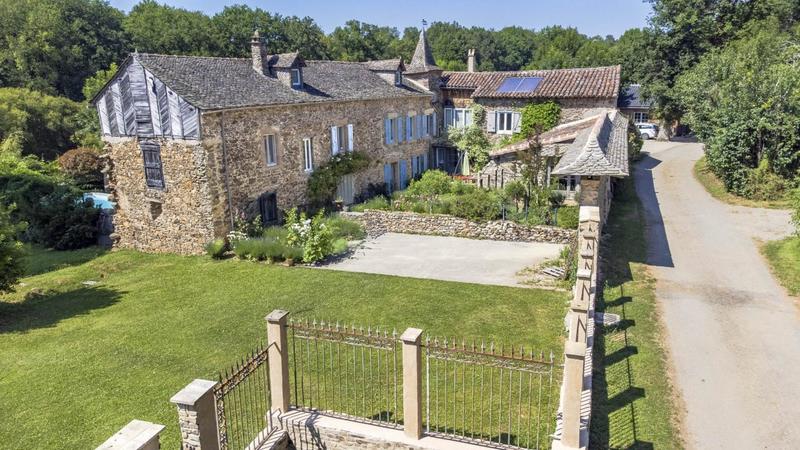 Maison en pierre - 300 m² - 11 pièces