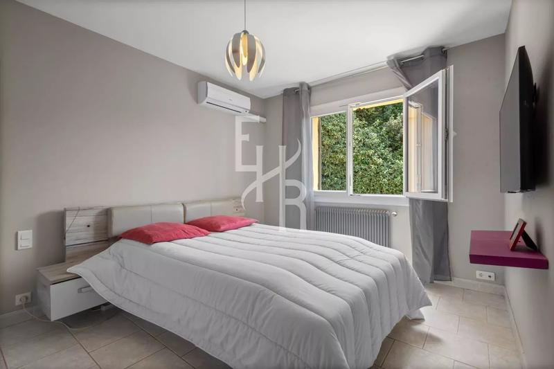 Villa - 255 m² - 8 pièces