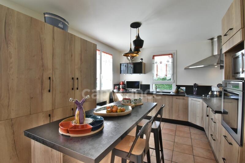 Villa - 247 m² - 9 pièces