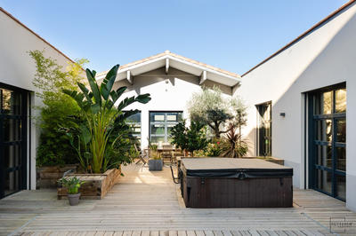 Maison contemporaine - 350 m² - 9 pièces