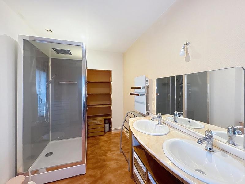 Maison - 203 m² - 7 pièces