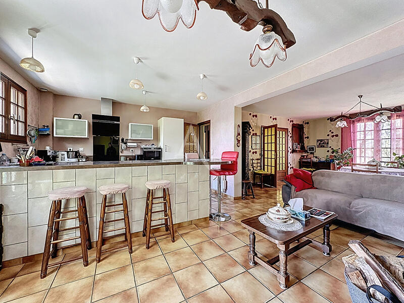 Maison - 140 m² - 5 pièces