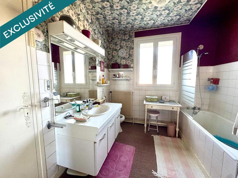 Maison - 235 m² - 9 pièces