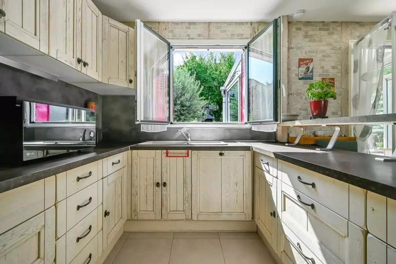 Maison - 210 m² - 9 pièces