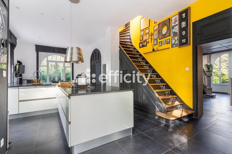 Demeure - 458 m² - 16 pièces