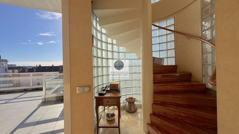 Appartement - 203 m² - 7 pièces