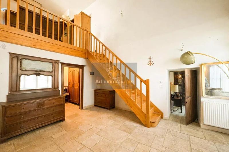 Maison - 340 m² - 8 pièces