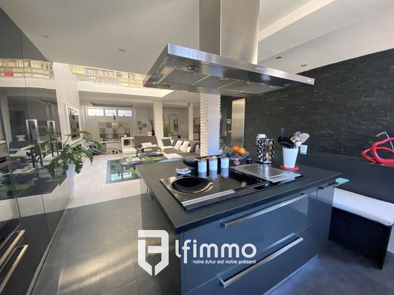 Loft - 240 m² - 7 pièces