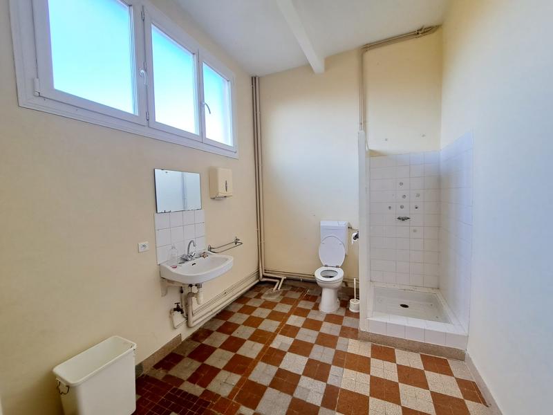 Château - 5 346 m² - 1 pièce