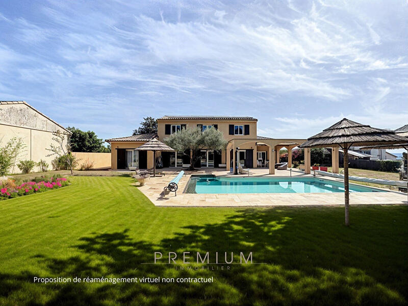 Villa - 217 m² - 6 pièces