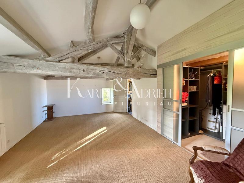 Maison - 201 m² - 7 pièces