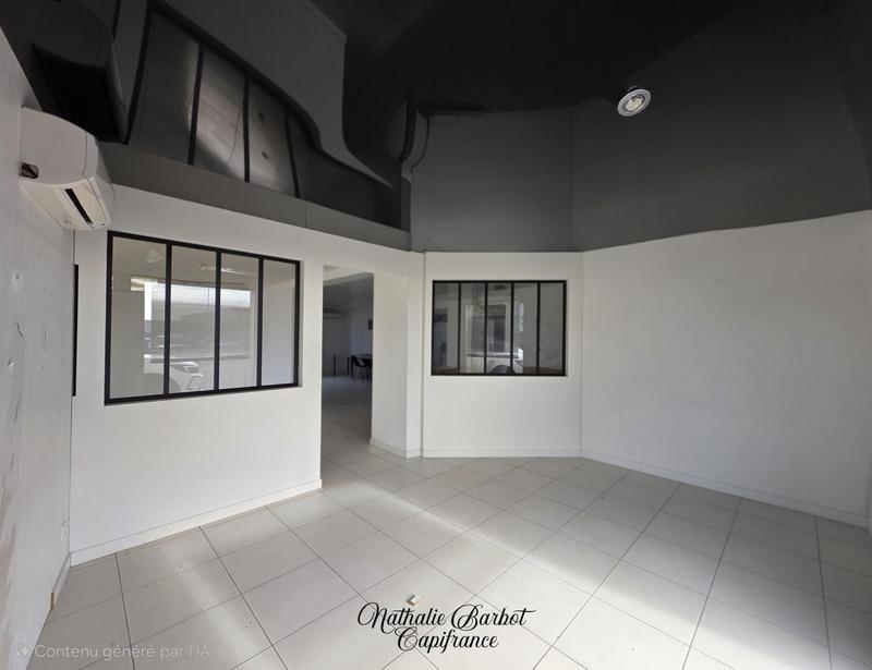 Local commercial - 150 m² - 4 pièces