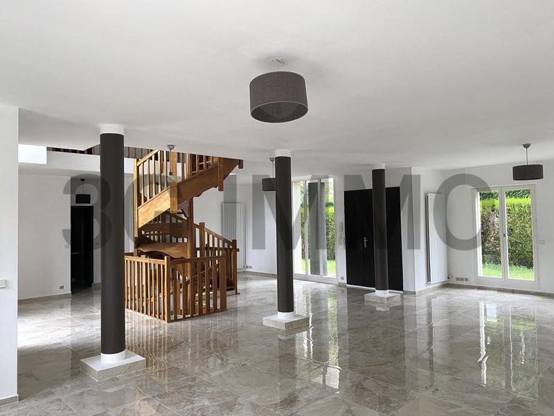 Propriété - 360 m² - 7 pièces