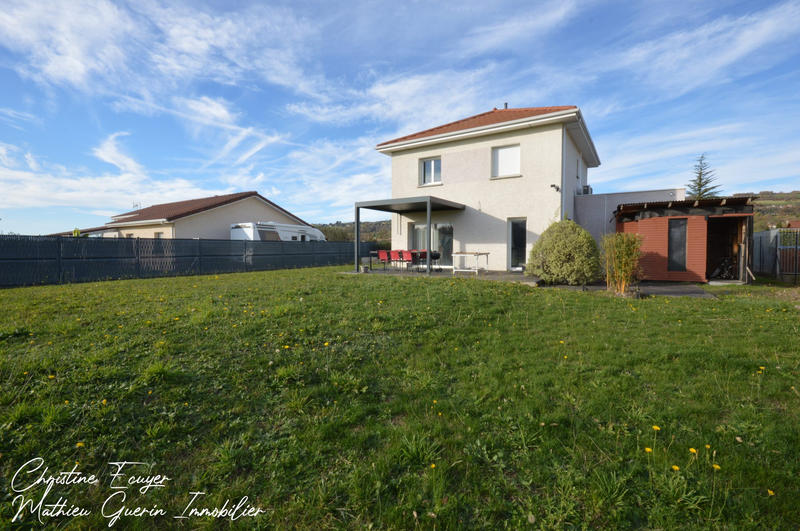 Maison - 104 m² - 4 pièces