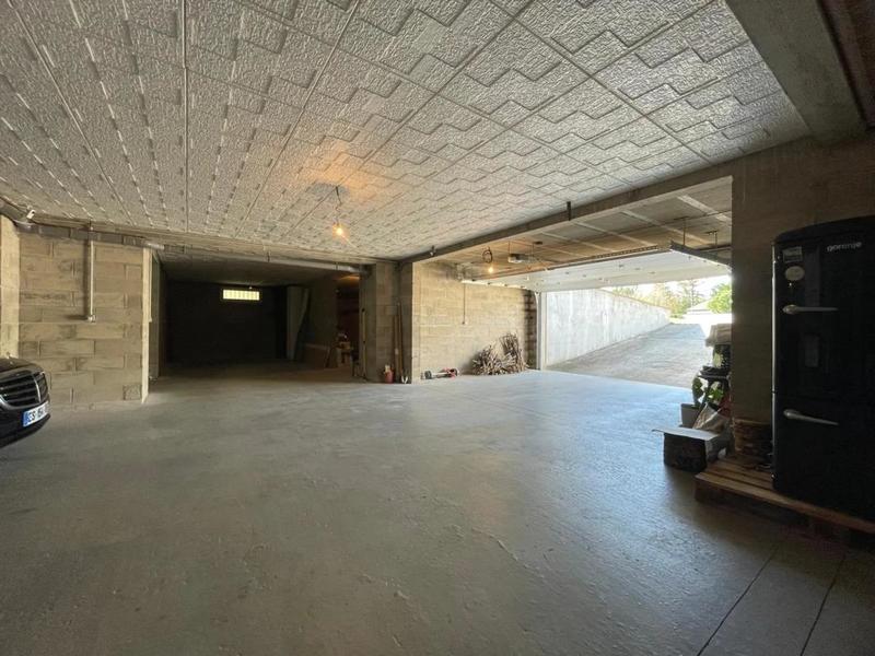 Maison - 270 m² - 9 pièces